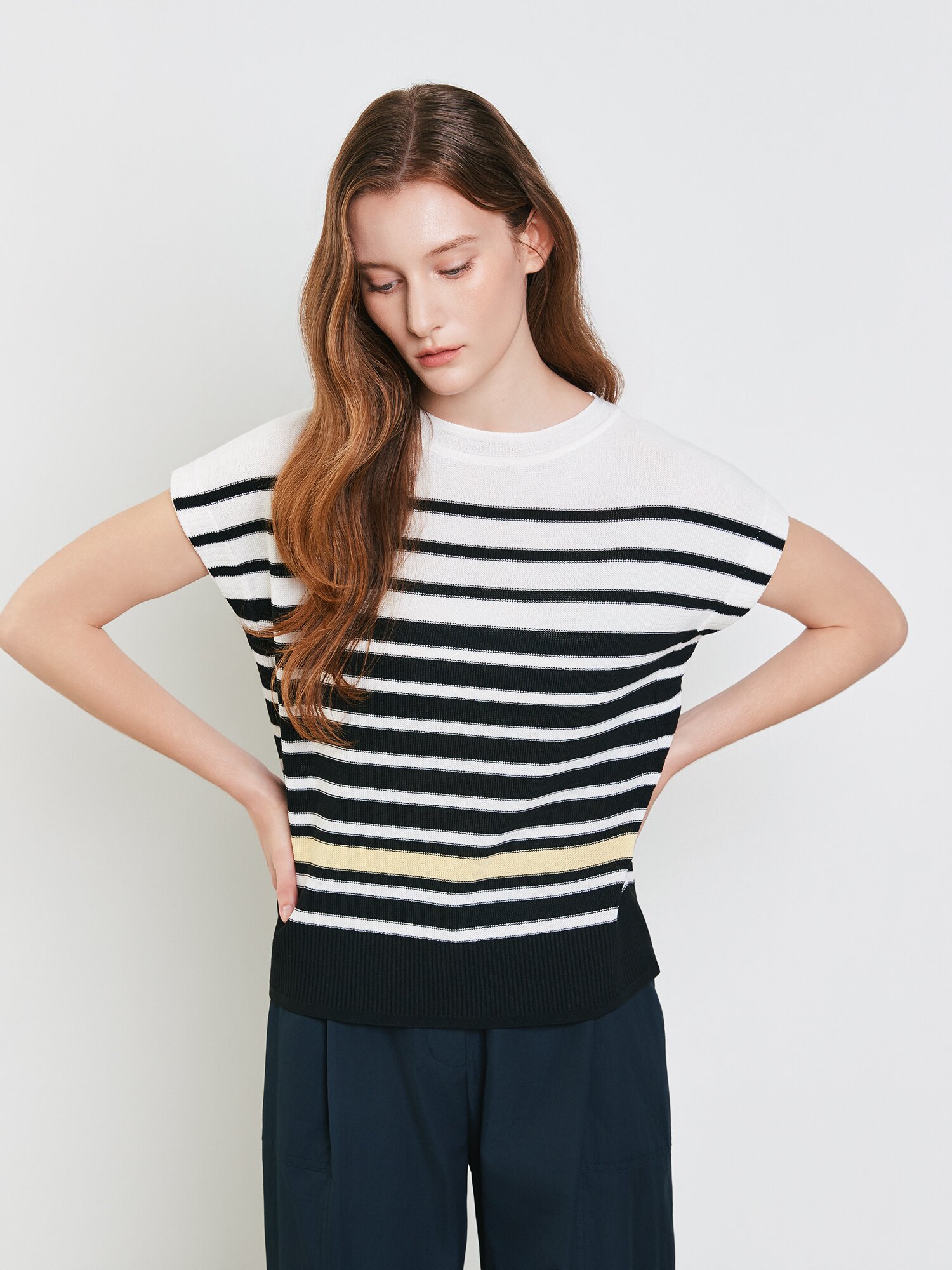 스트라이프 캡 슬리브 풀오버 니트 (STRIPE BLACK)