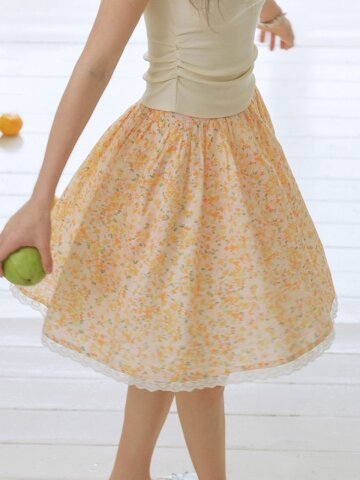 Cest_Floral lace trim mini skirt