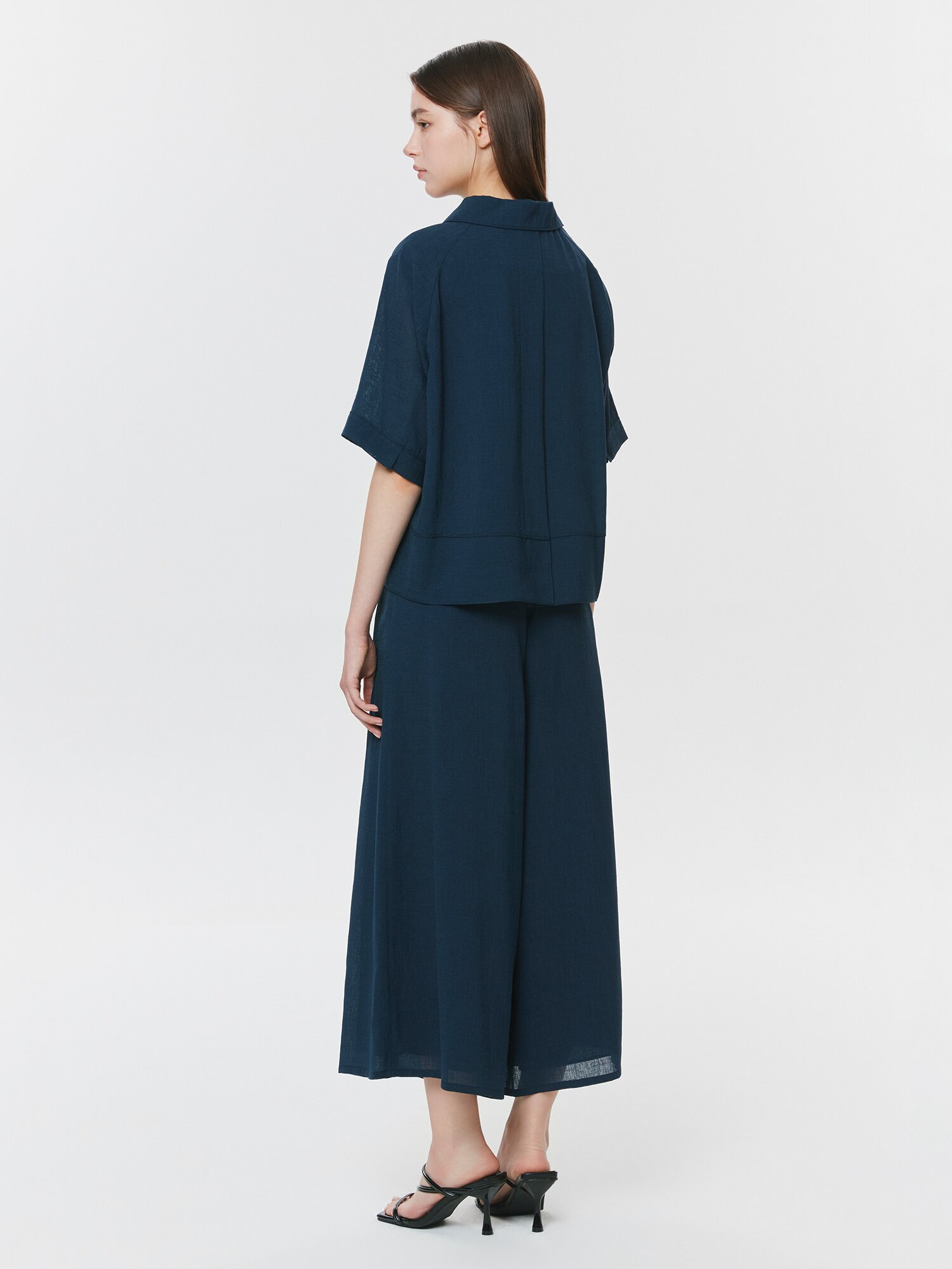루즈핏 백 래글런 포켓 블라우스 (NAVY)