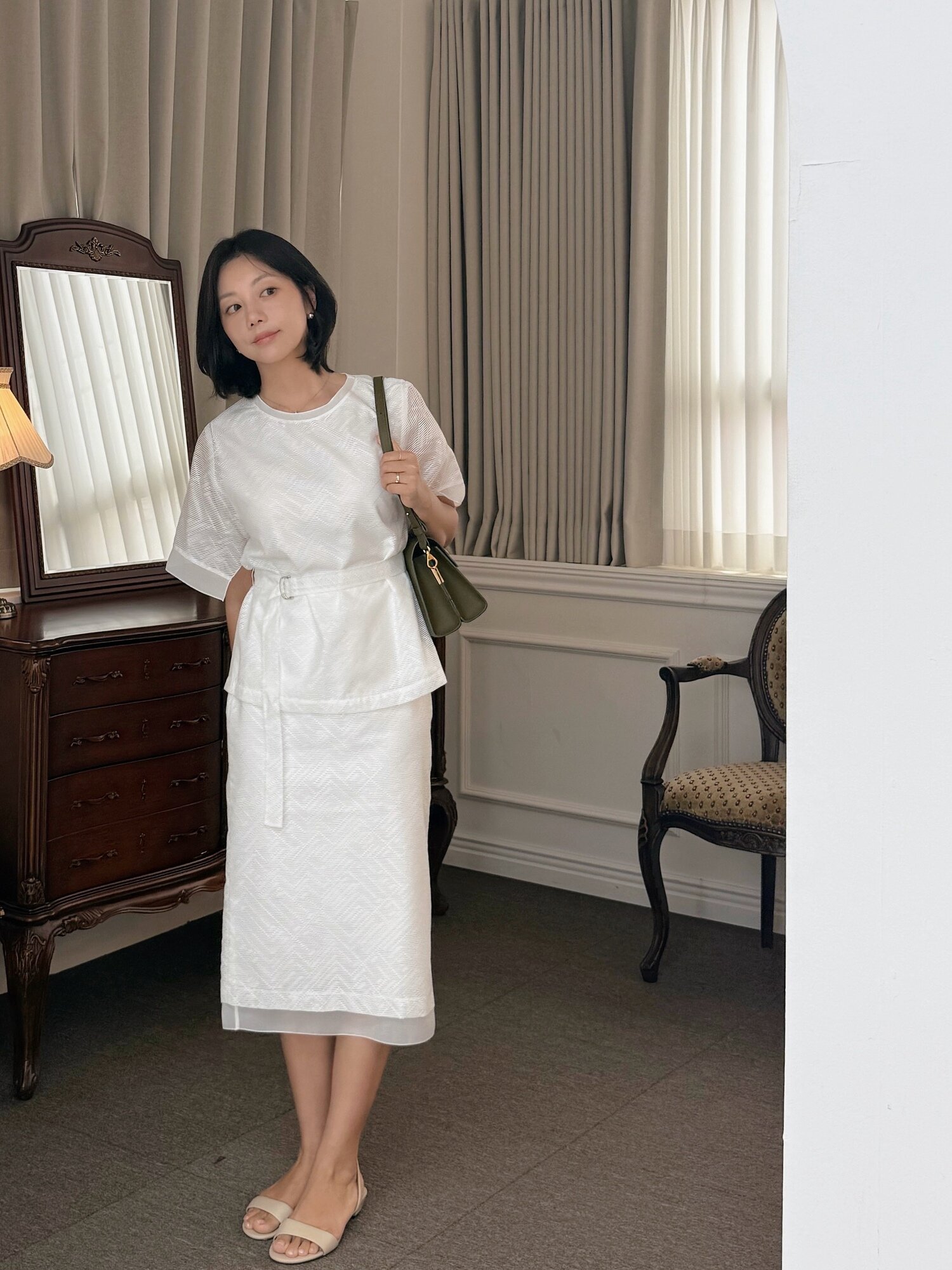 자수 시스루 헴 H라인 스커트 (WHITE)