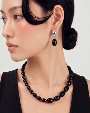 Pebble Fluid Drop Earrings
페블 플루이드 드롭 이어링