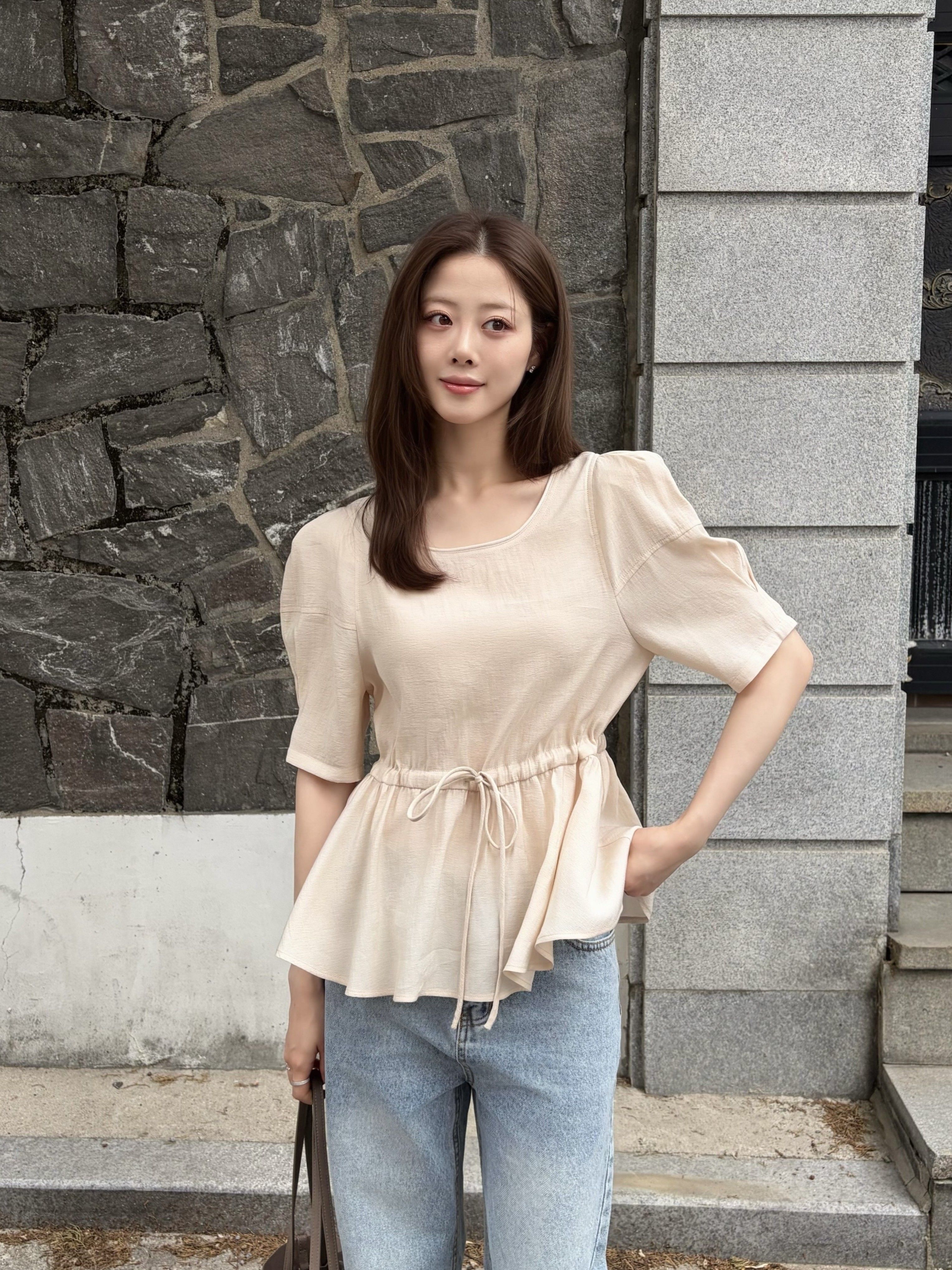 스트링 밴딩 라운드넥 블라우스 (LIGHT BEIGE)