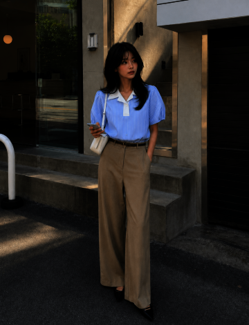스트라이프 오픈 칼라 볼륨 블라우스 
