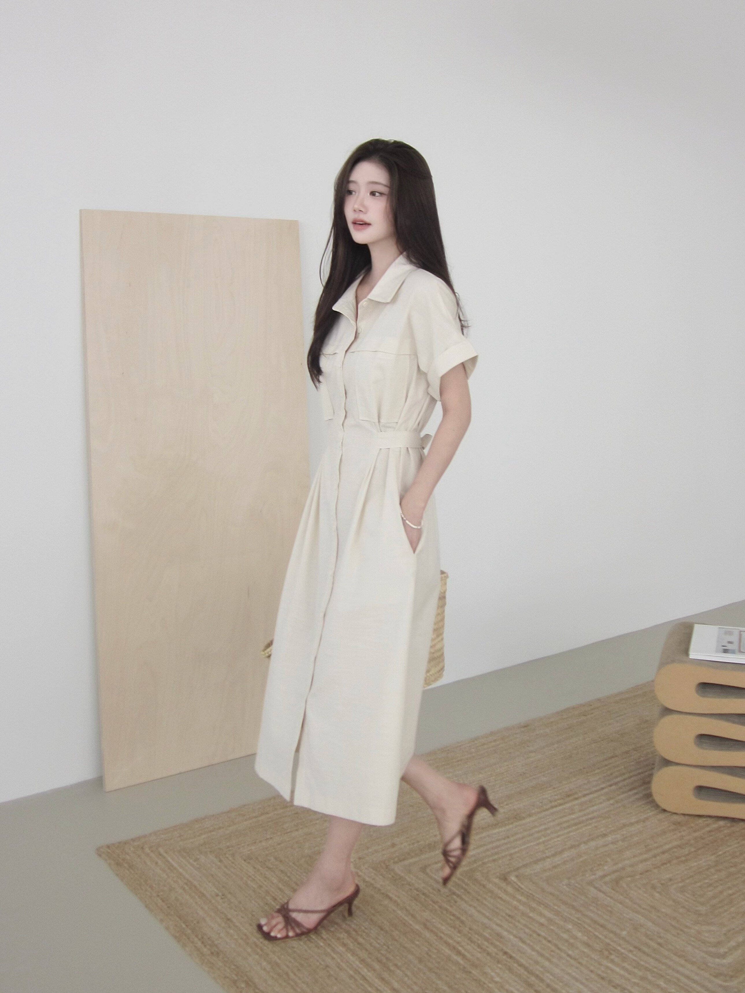 백 벨트 장식 턴업 셔츠 원피스 (BEIGE)