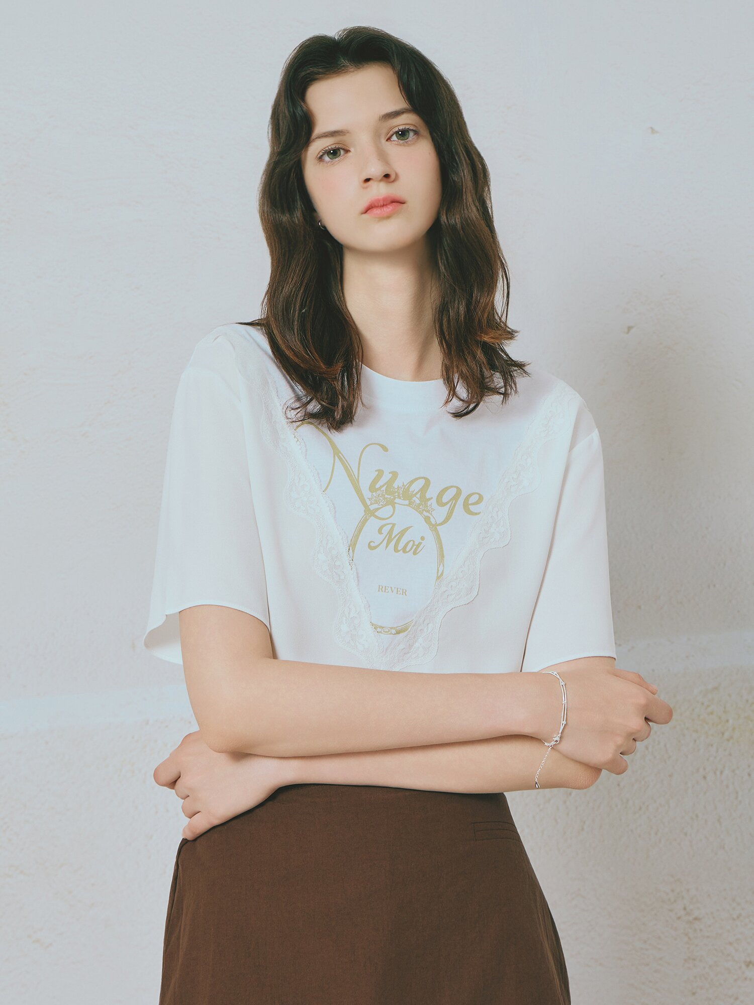 레이스 배색 레터링 라운드넥 티셔츠 (WHITE)