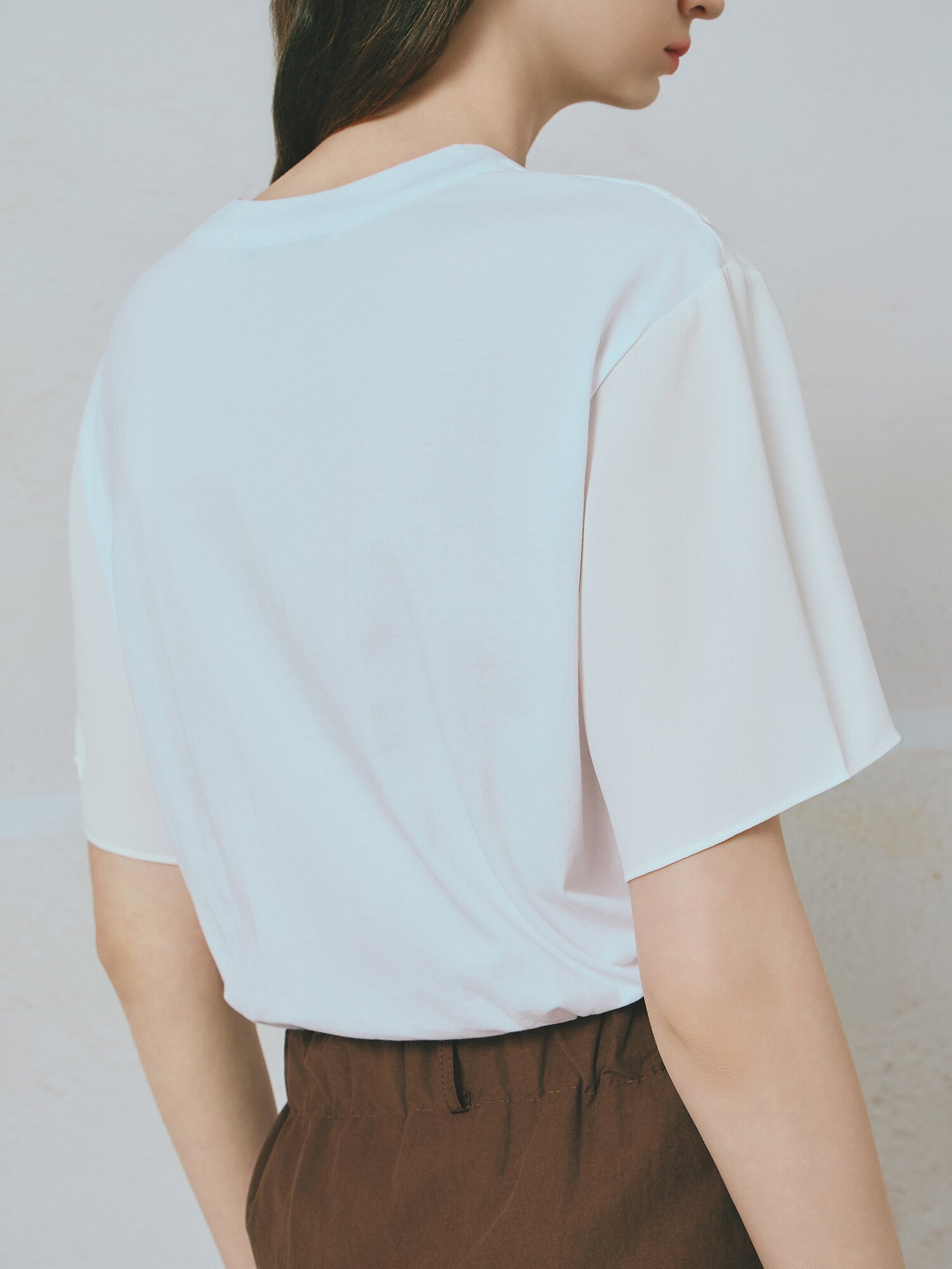 레이스 배색 레터링 라운드넥 티셔츠 (WHITE)