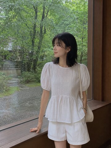 라운드넥 볼륨 셔링 블라우스 