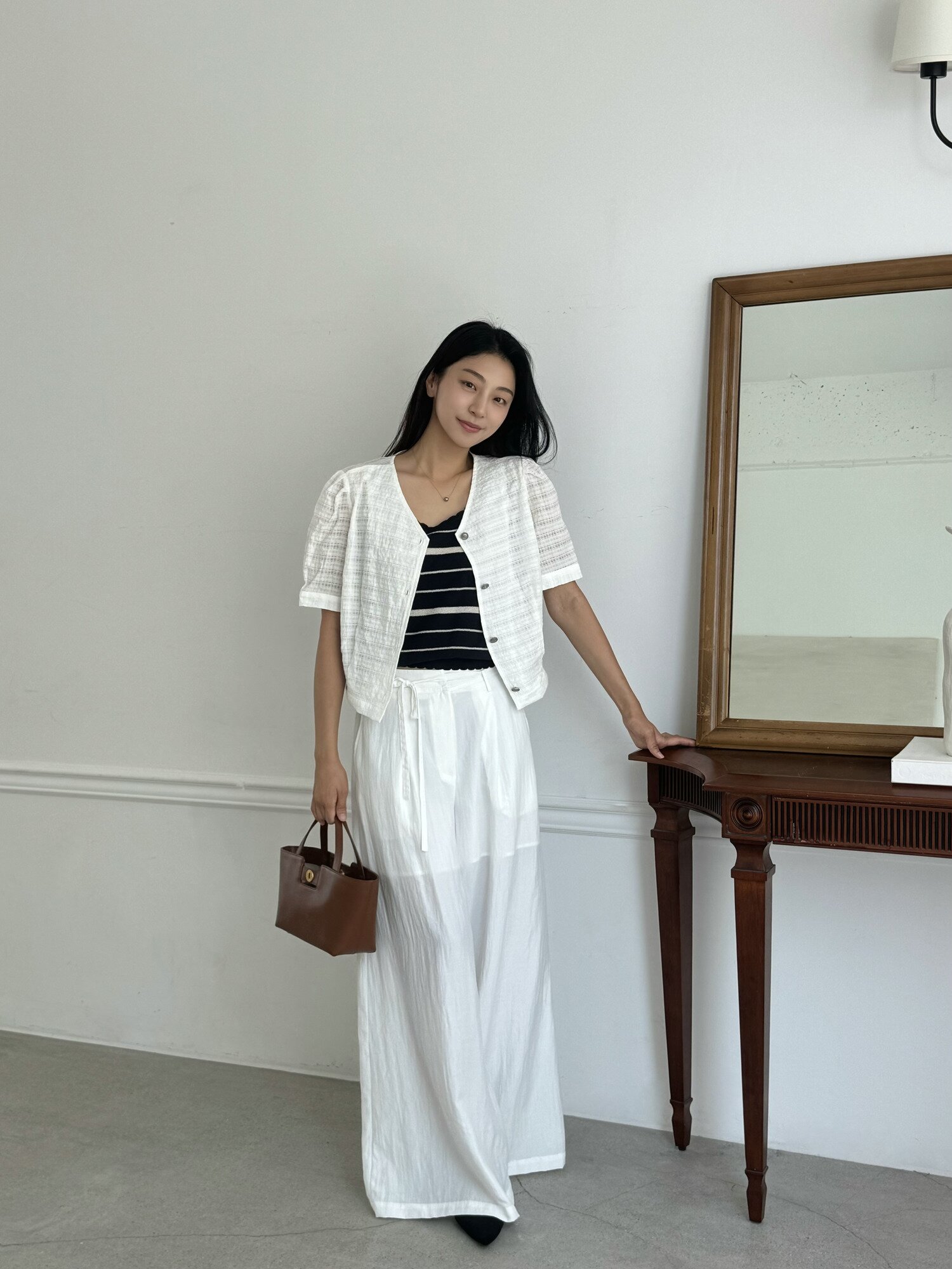 시어 체크 브이넥 블라우스 (WHITE)