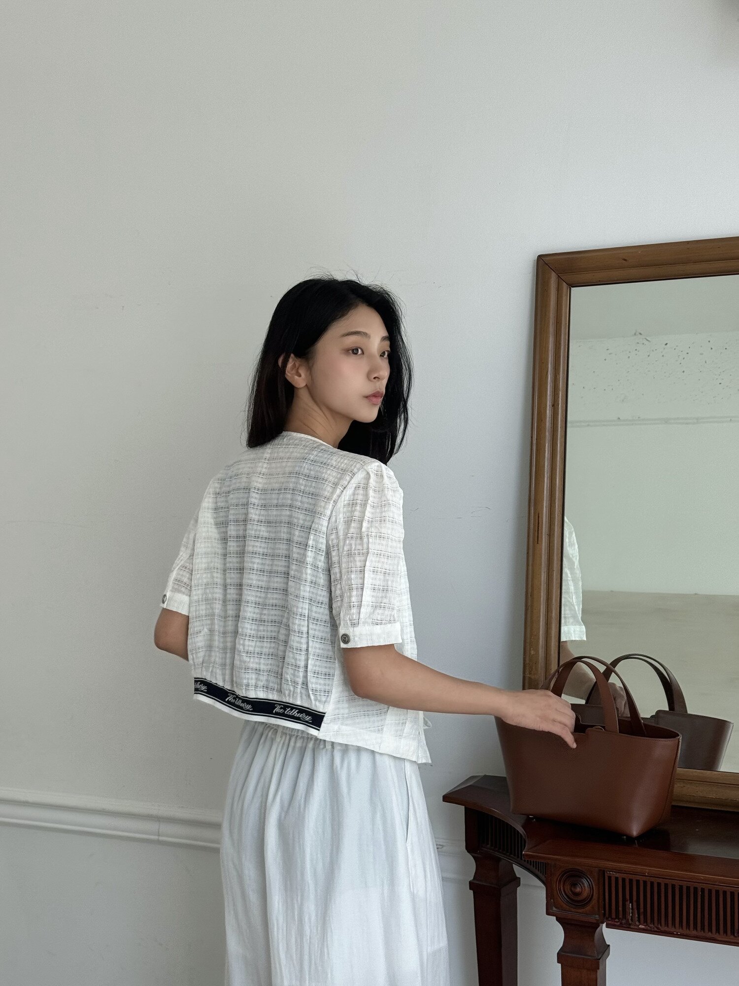 시어 체크 브이넥 블라우스 (WHITE)