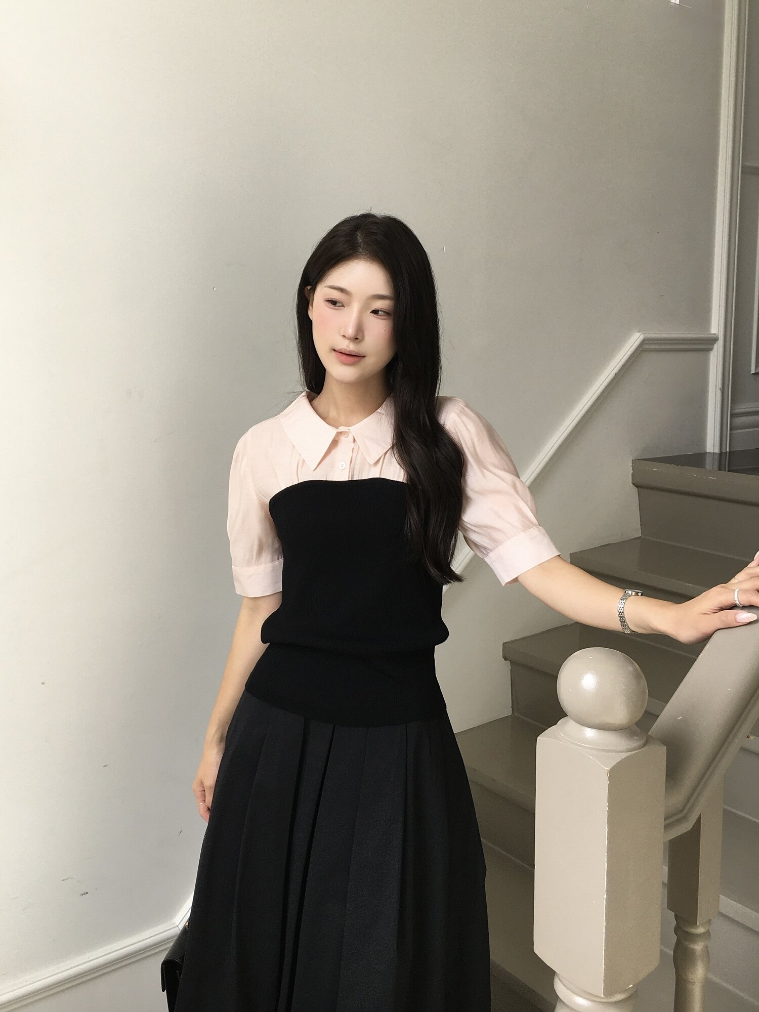 뷔스티에 배색 퍼프 블라우스 (BLACK)