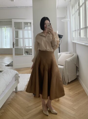 새틴 백 지퍼 플레어 스커트 