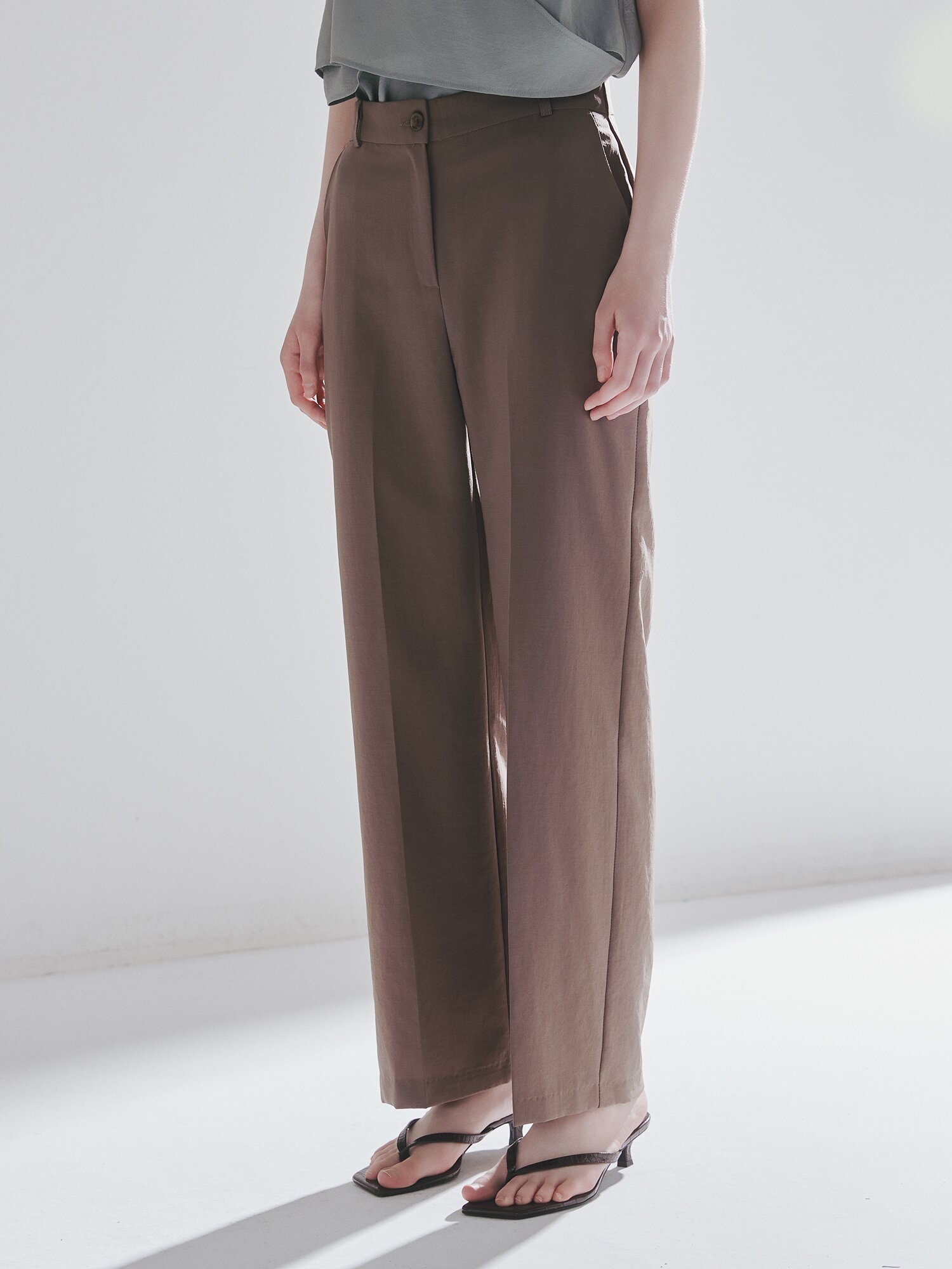 버튼 인밴딩 일자핏 팬츠 (TAUPE BEIGE)