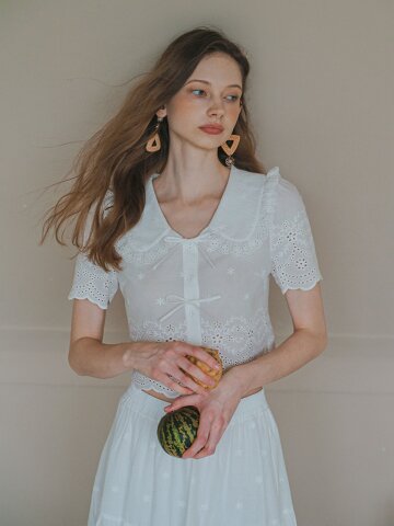 LB_Eyelet ruffle collar blouse