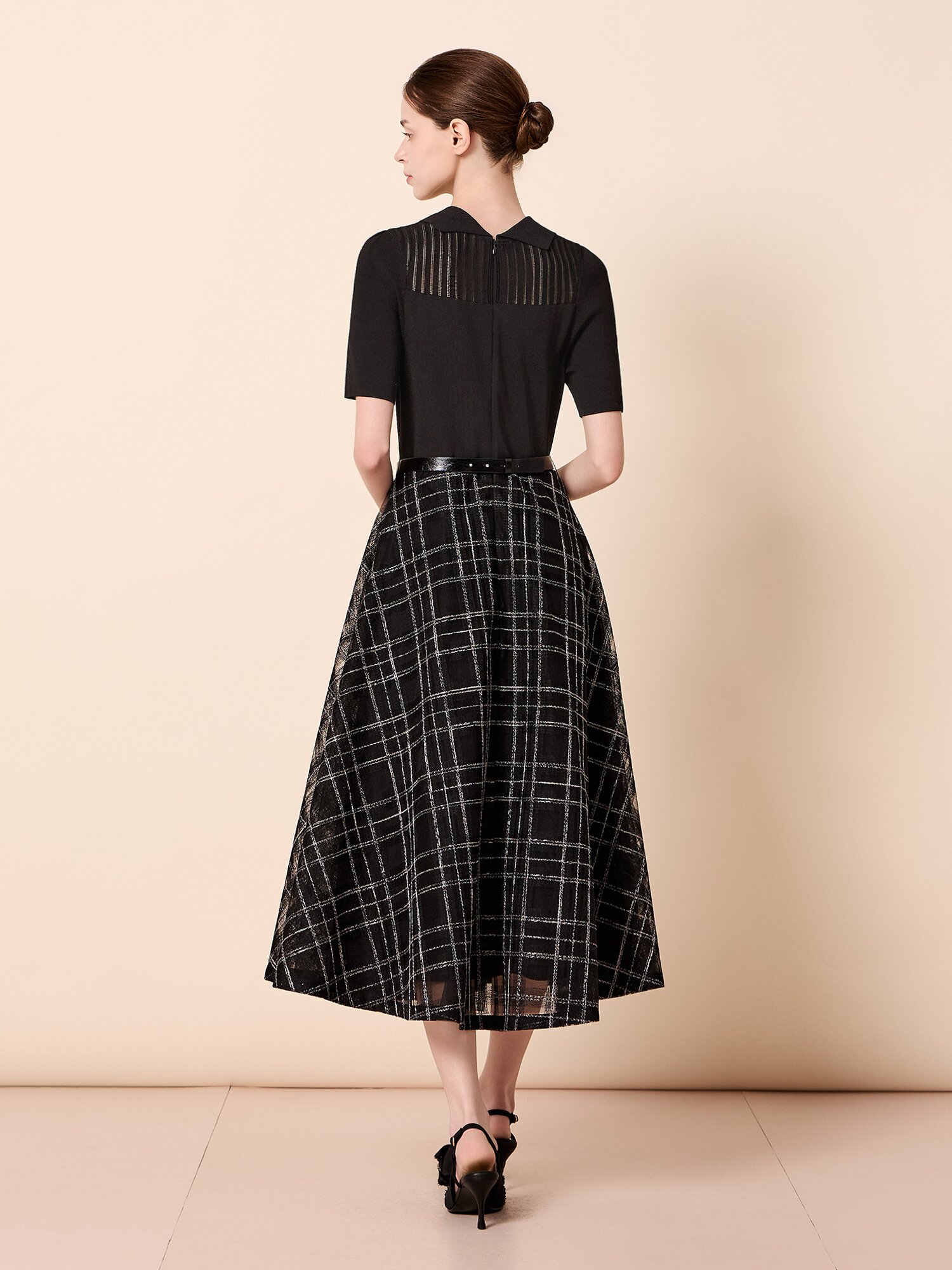칼라 니트 배색 체크 원피스 (BLACK)