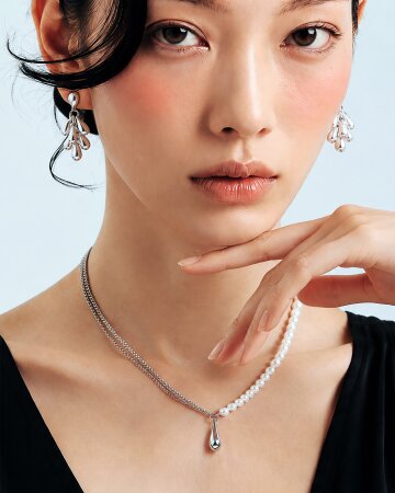 Fluid Drop Pearl Necklace
플루이드 드롭 펄 네크리스 