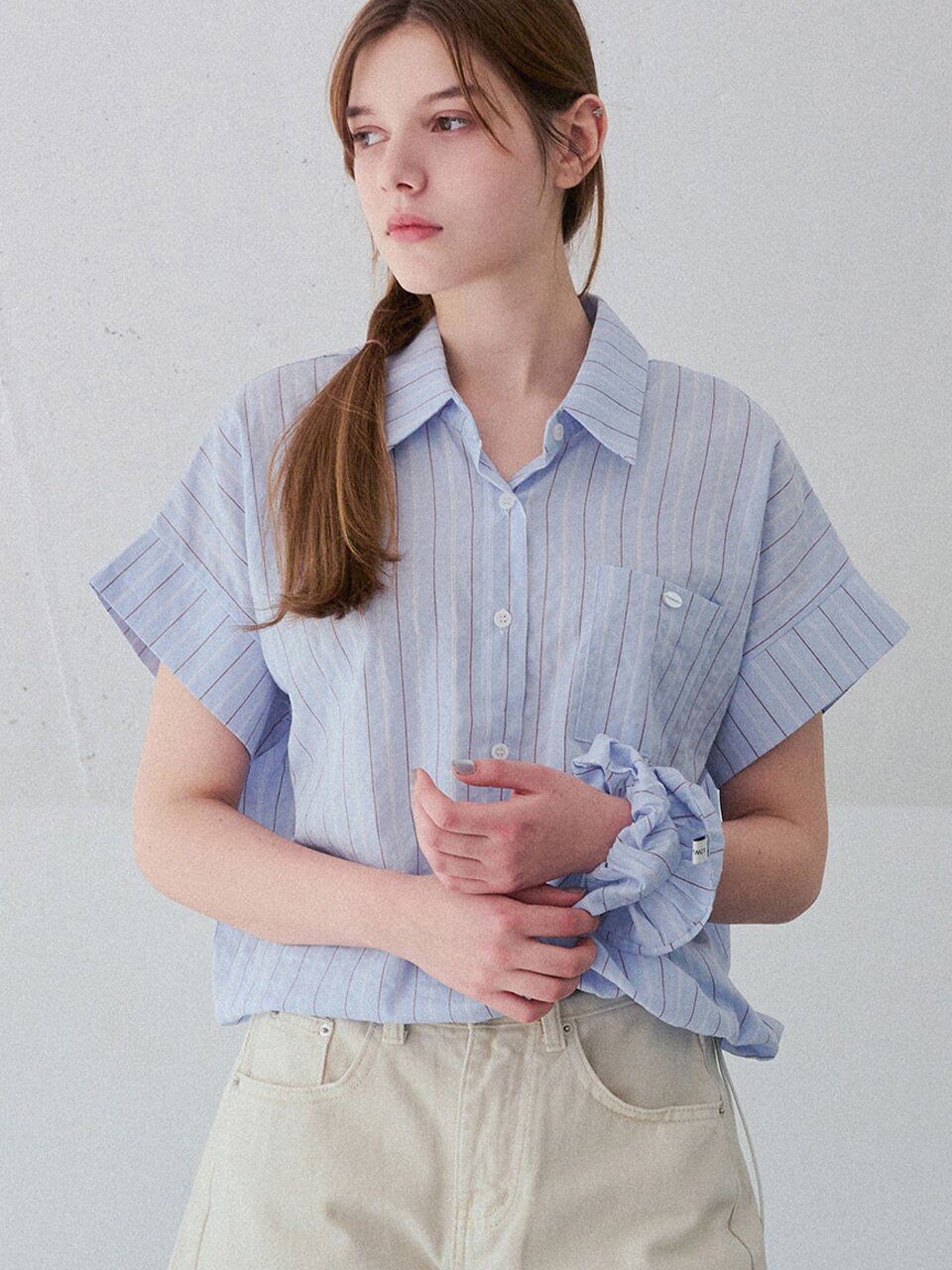 [스크런치 set] Aven string stripe shirt - Sky blue
