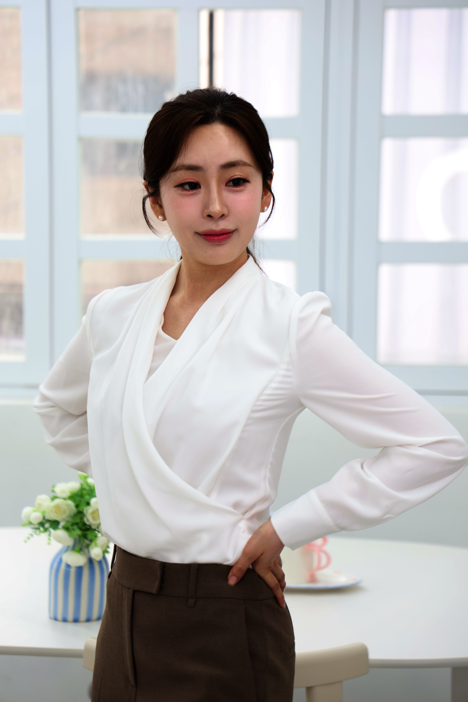 드레이프 랩 브이넥 블라우스 (IVORY)