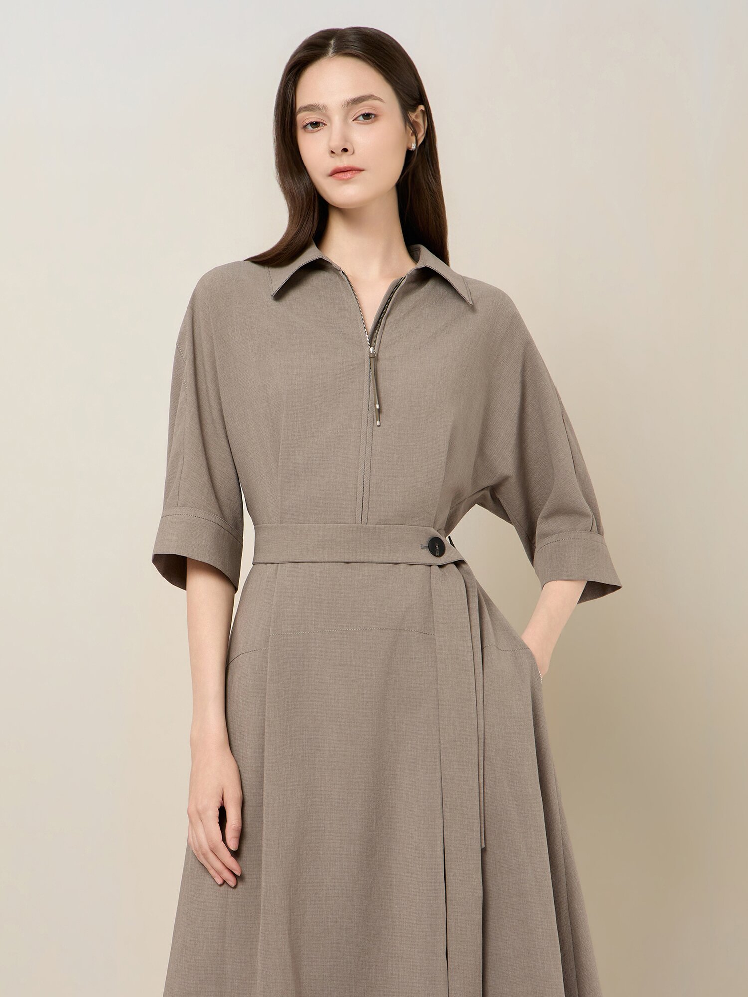 벨티드 하프 집업 롱 원피스 (TAUPE GREY)