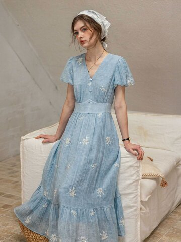 DA_Low saturation v-neck dress