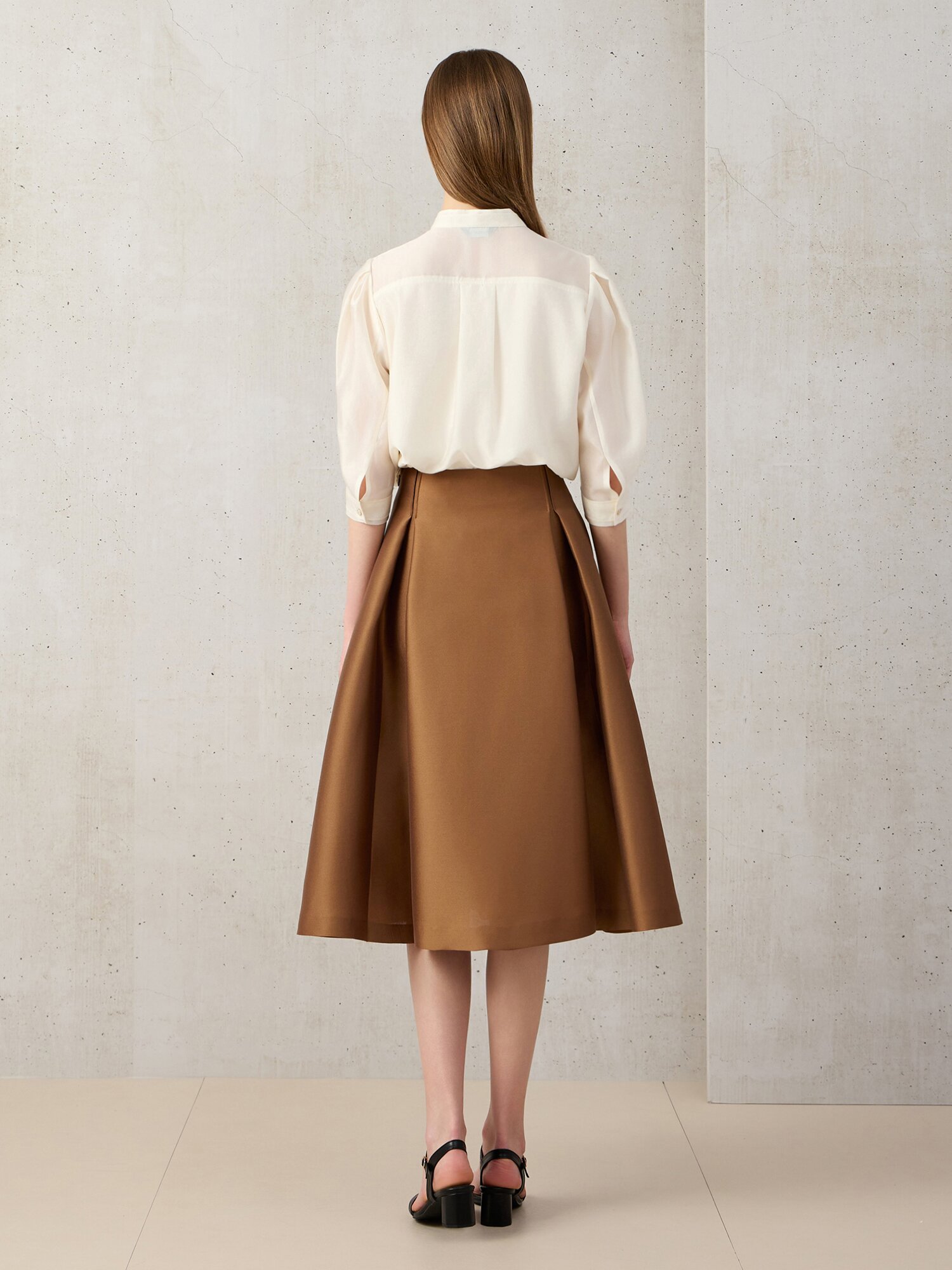 턱 A라인 미디 스커트 (BEIGE)