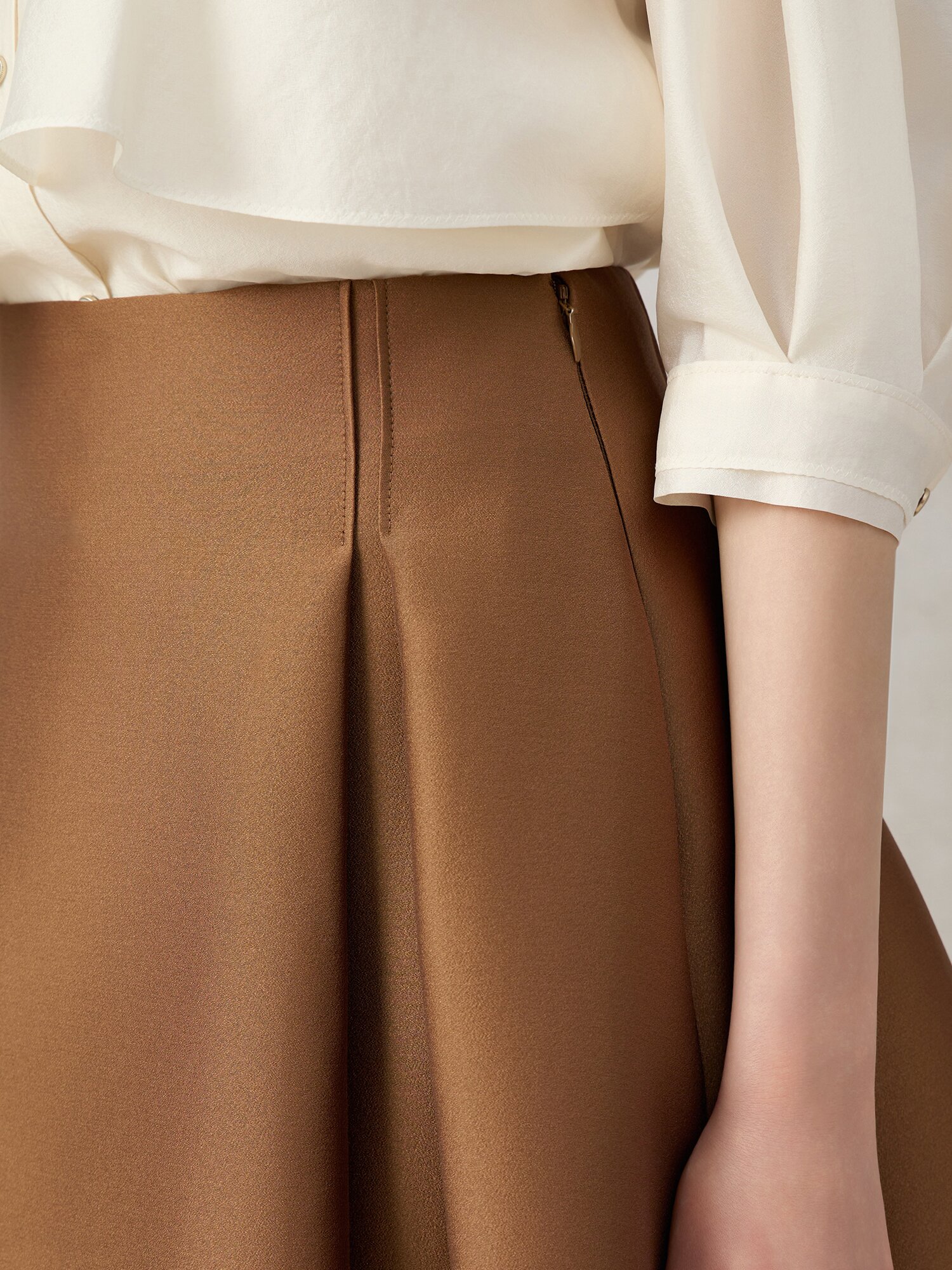 턱 A라인 미디 스커트 (BEIGE)