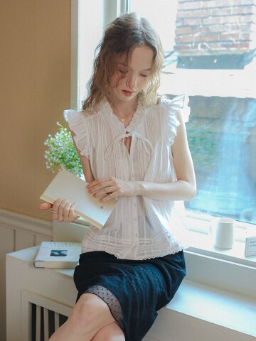 Cest_Pintuck frill ribbon sleeveless blouse_WHITE