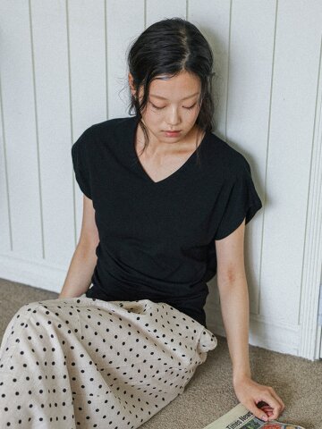 LS_Soft drape v-neck top_BLACK