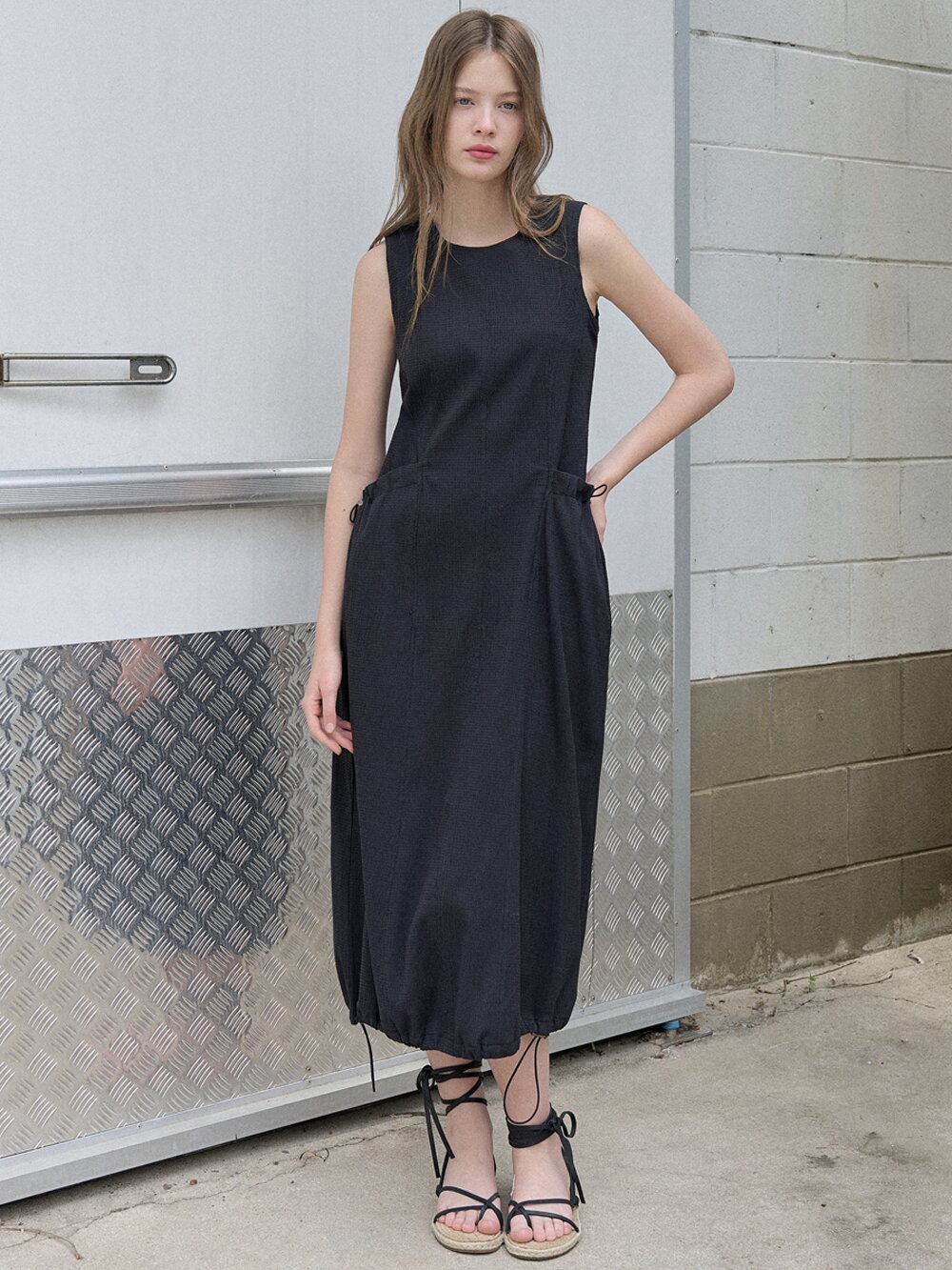 Seersucker Sleeveless Long Dress - BLACK