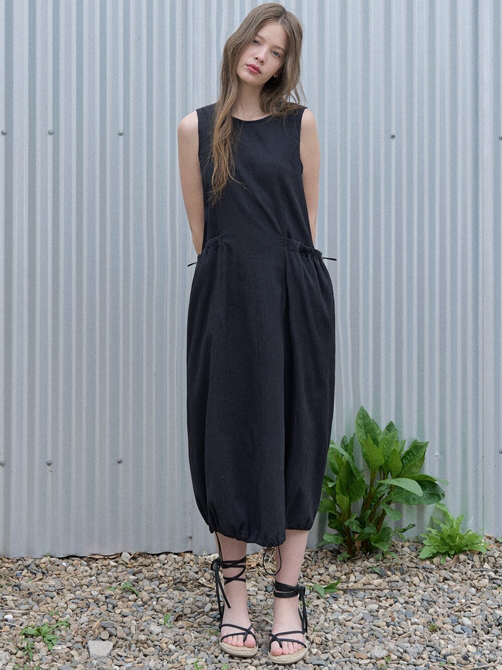 Seersucker Sleeveless Long Dress - BLACK