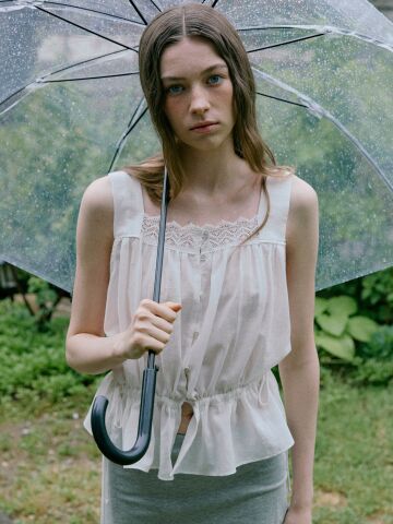 Sleeveless lace ruffle top Ivory






