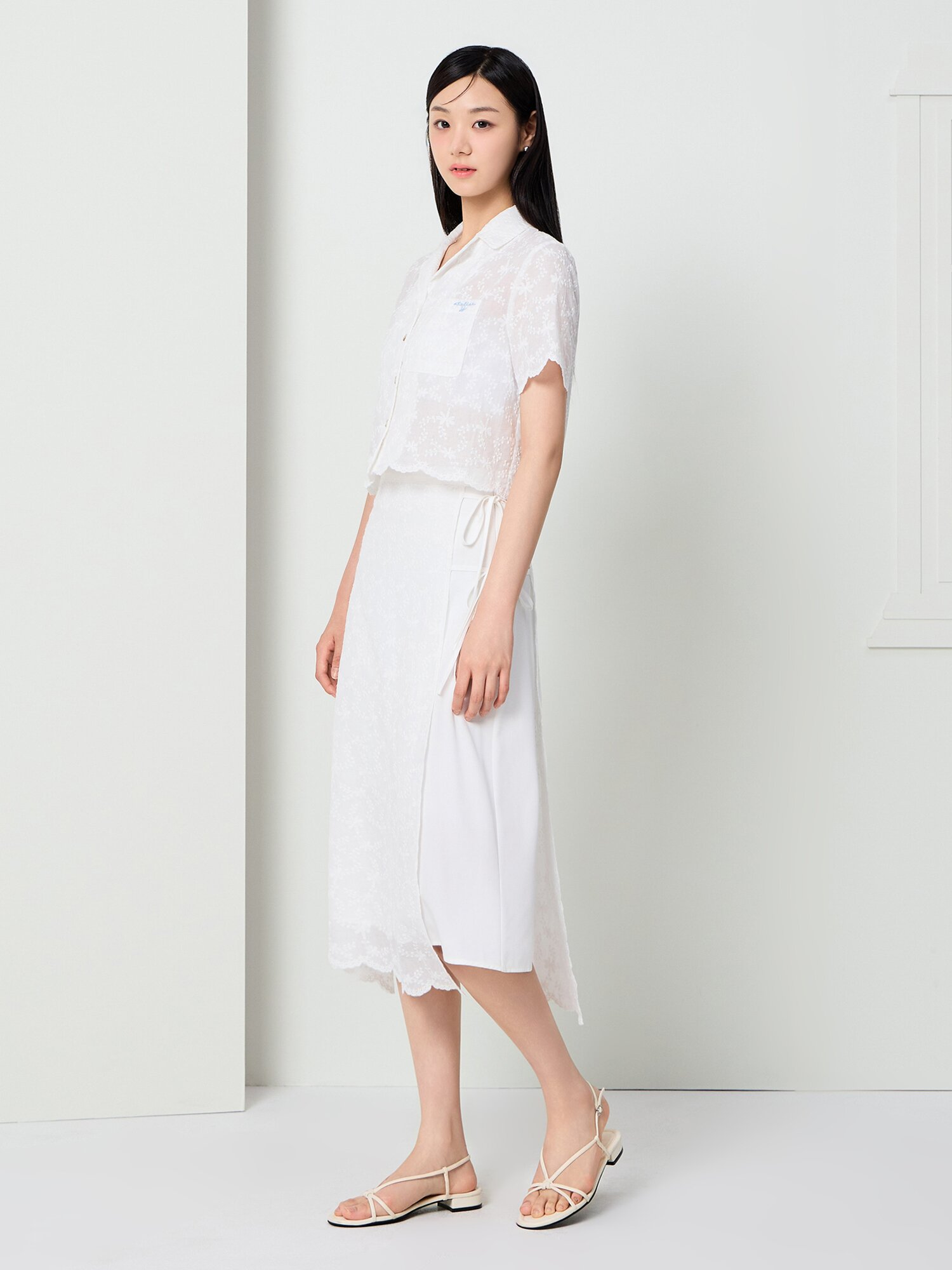 레이스 오픈 칼라 크롭 블라우스 (WHITE)