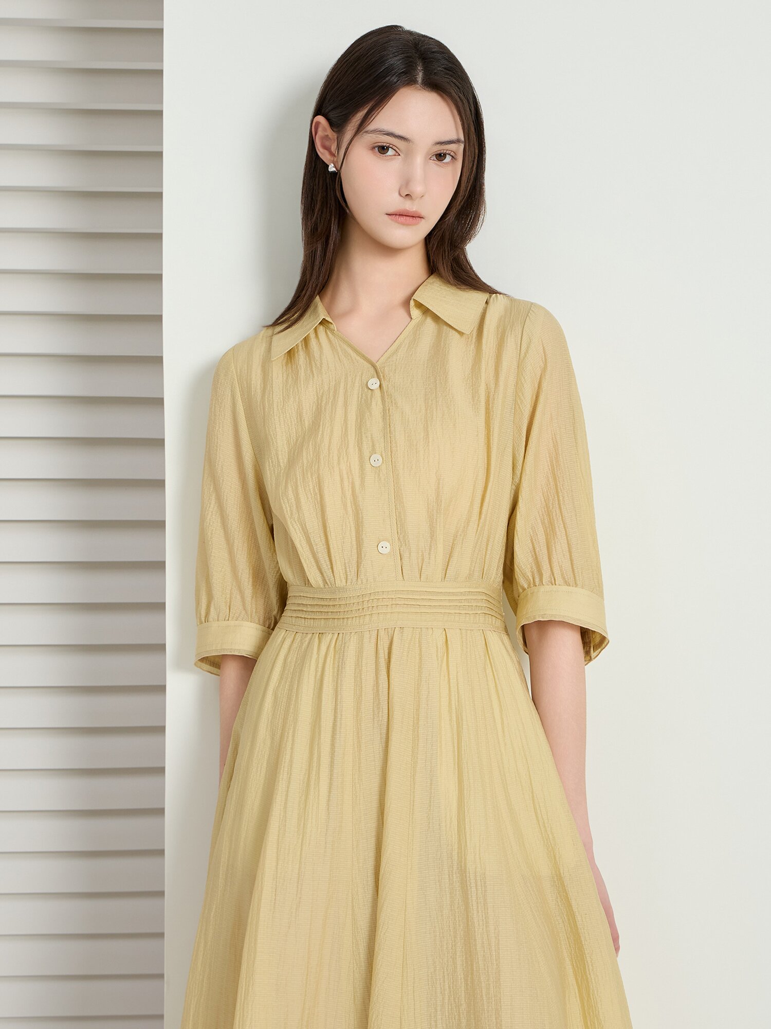 볼륨 브이 칼라 플레어 원피스 (LIGHT YELLOW)