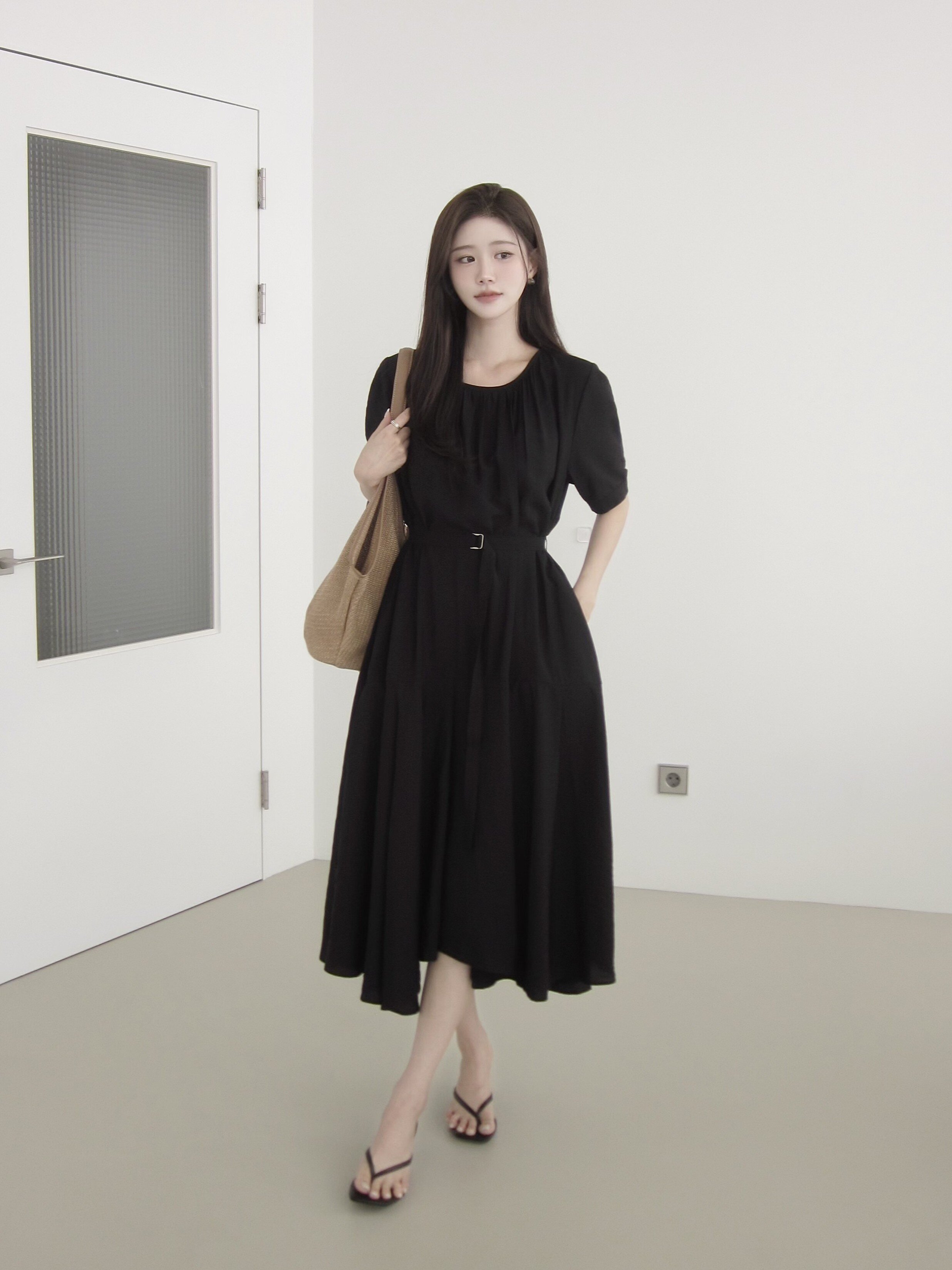 플리츠 헴 라운드넥 원피스 (BLACK)