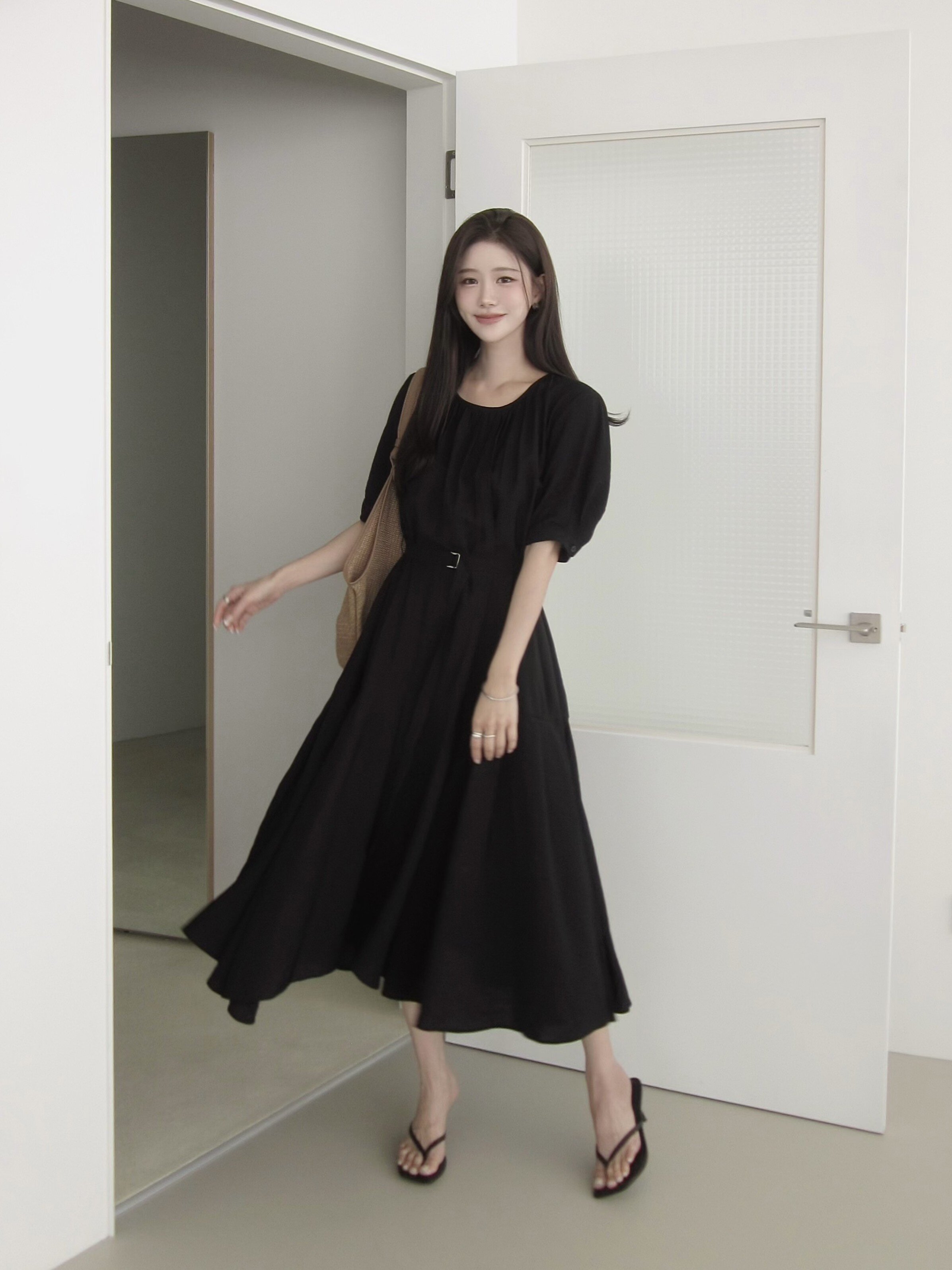 플리츠 헴 라운드넥 원피스 (BLACK)