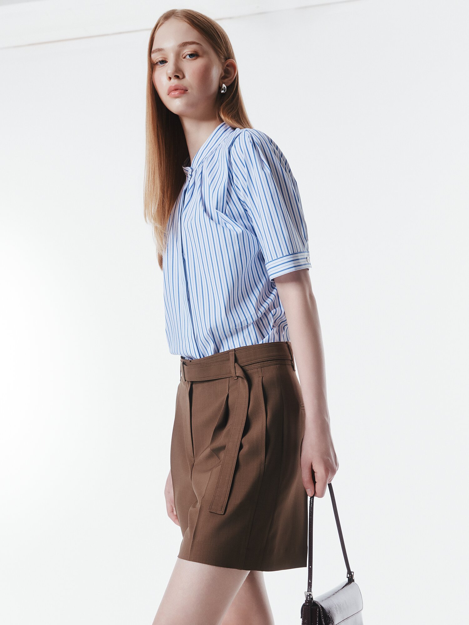 클래식 벨티드 원턱 숏 팬츠 (BROWN)