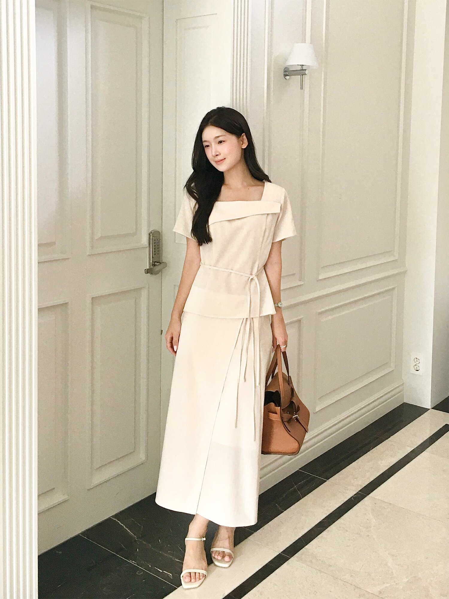 벨트 장식 랩 A라인 스커트 (BEIGE)