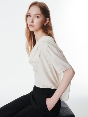 링클 드레이프 라운드넥 블라우스 