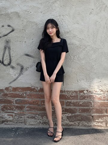 벨티드 플랩 스퀘어넥 블라우스 