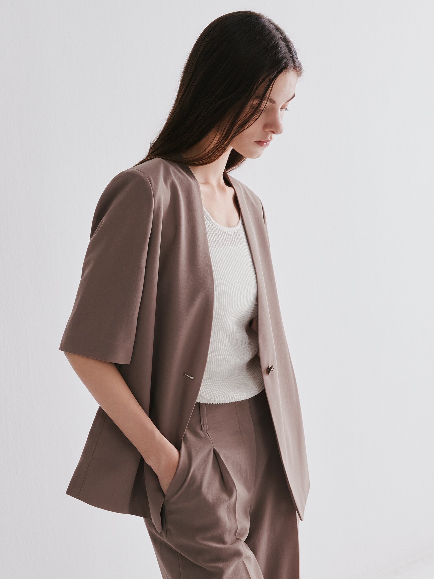 미니멀 브이넥 원버튼 재킷 (LIGHT BROWN)