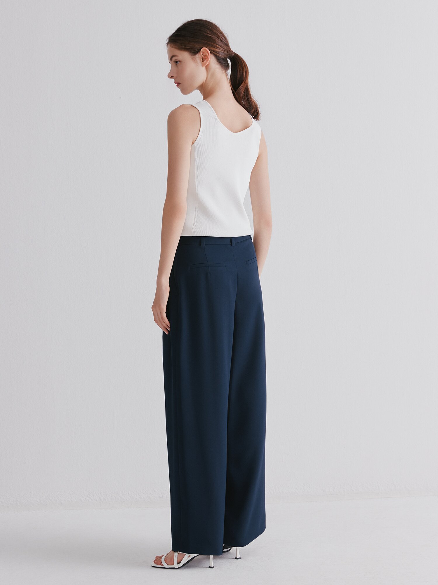 벨티드 투턱 와이드 팬츠 (NAVY)