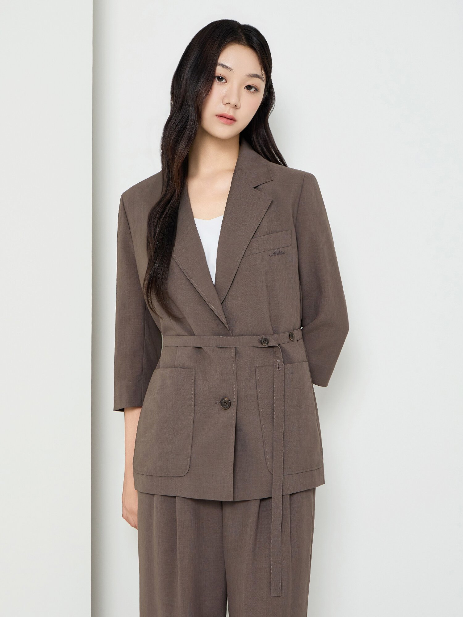 자수 포켓 7부 싱글 투버튼 재킷 (BROWN)
