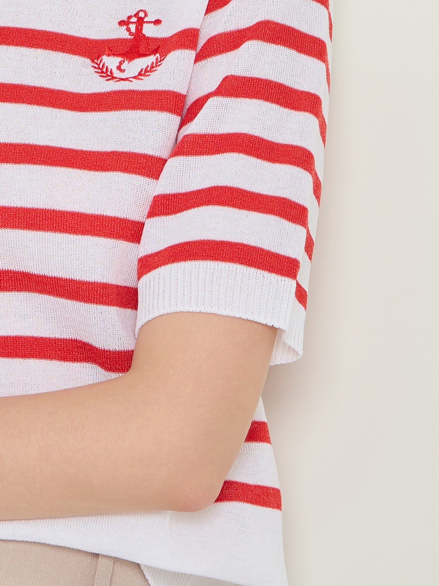 스트라이프 자수 브이 칼라 니트 (STRIPE RED)