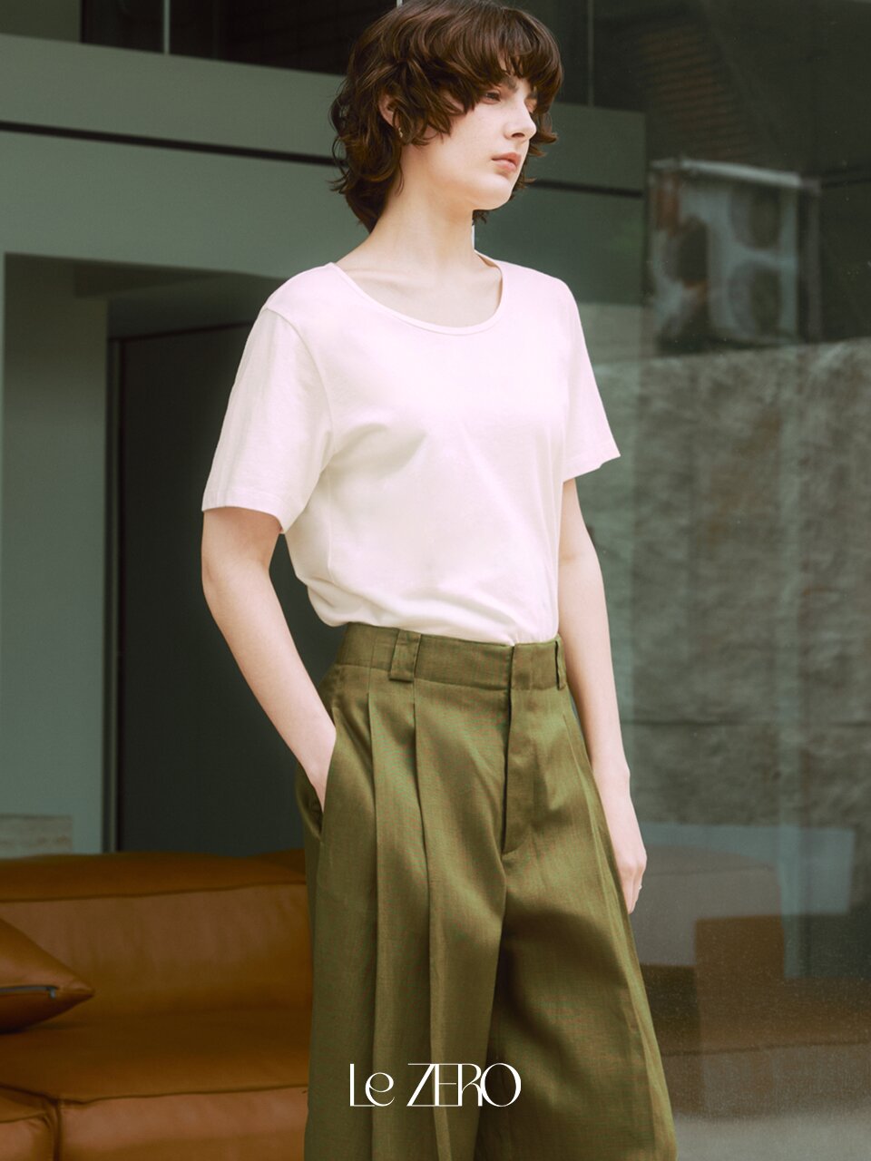 르제로 베이직 U넥 반팔 티셔츠 / 화이트