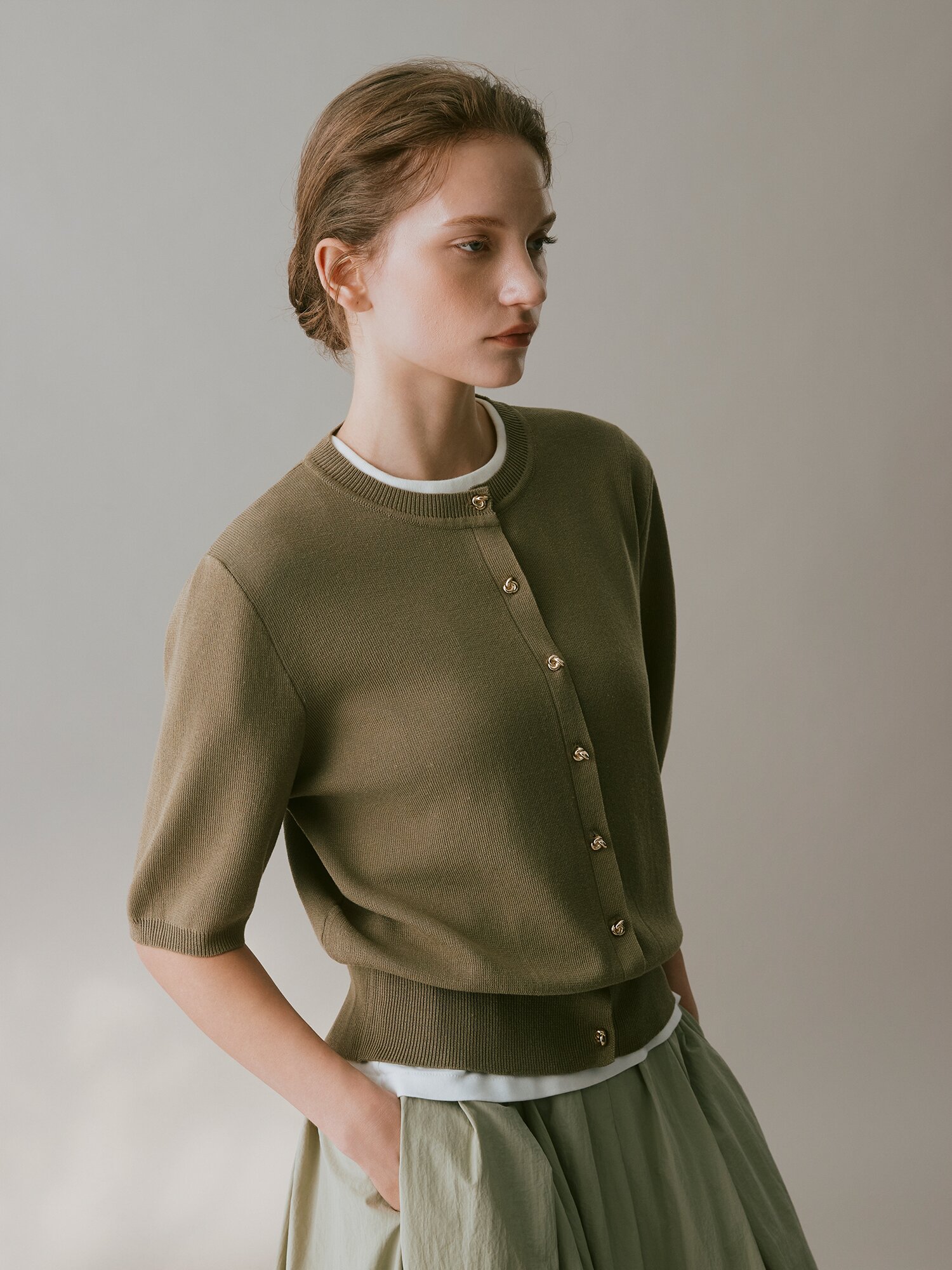 린넨 메탈 버튼 라운드넥 가디건 (KHAKI)