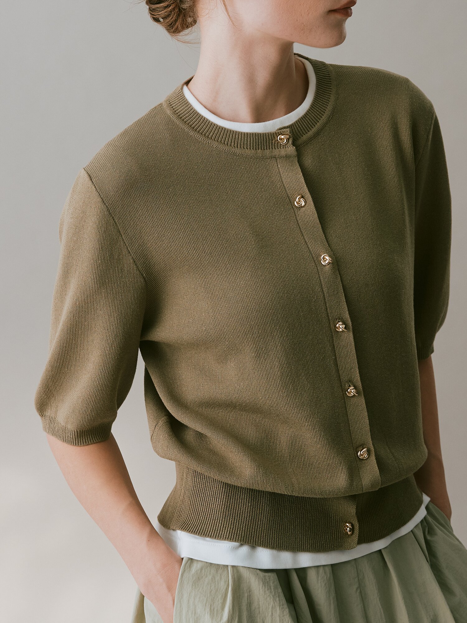 린넨 메탈 버튼 라운드넥 가디건 (KHAKI)