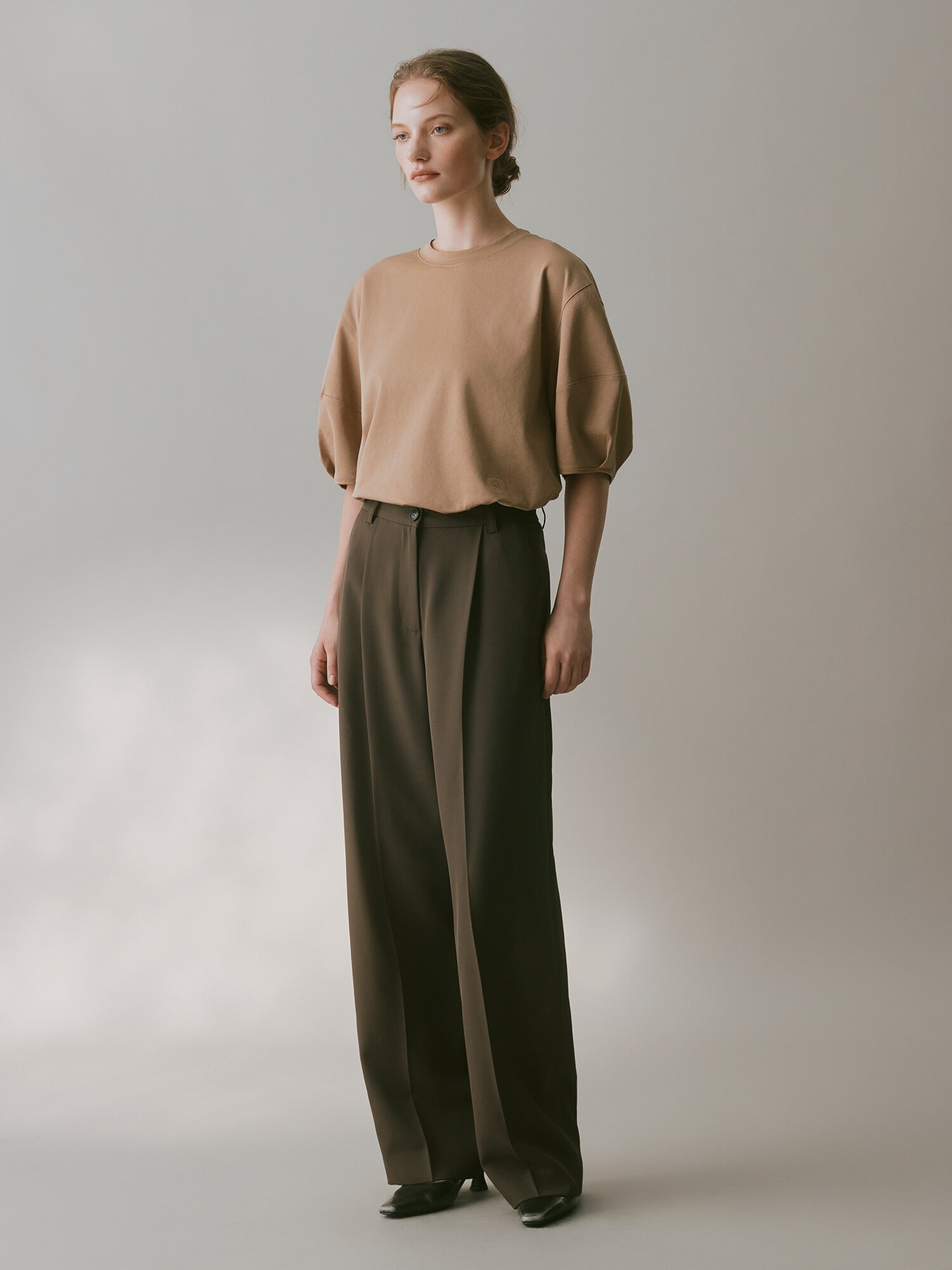 코튼 로고 자수 스티치 티셔츠 (BEIGE)