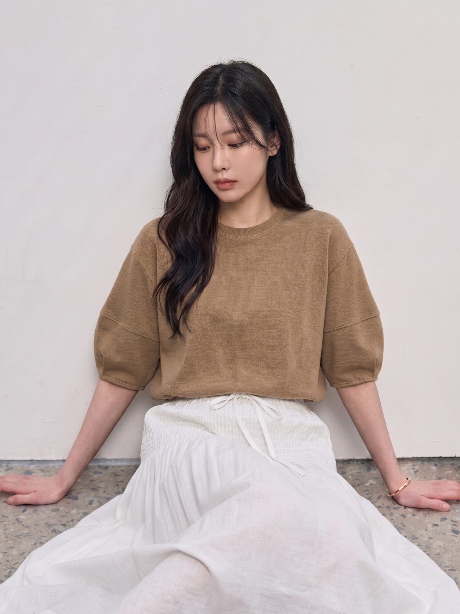 코튼 로고 자수 스티치 티셔츠 (BEIGE)