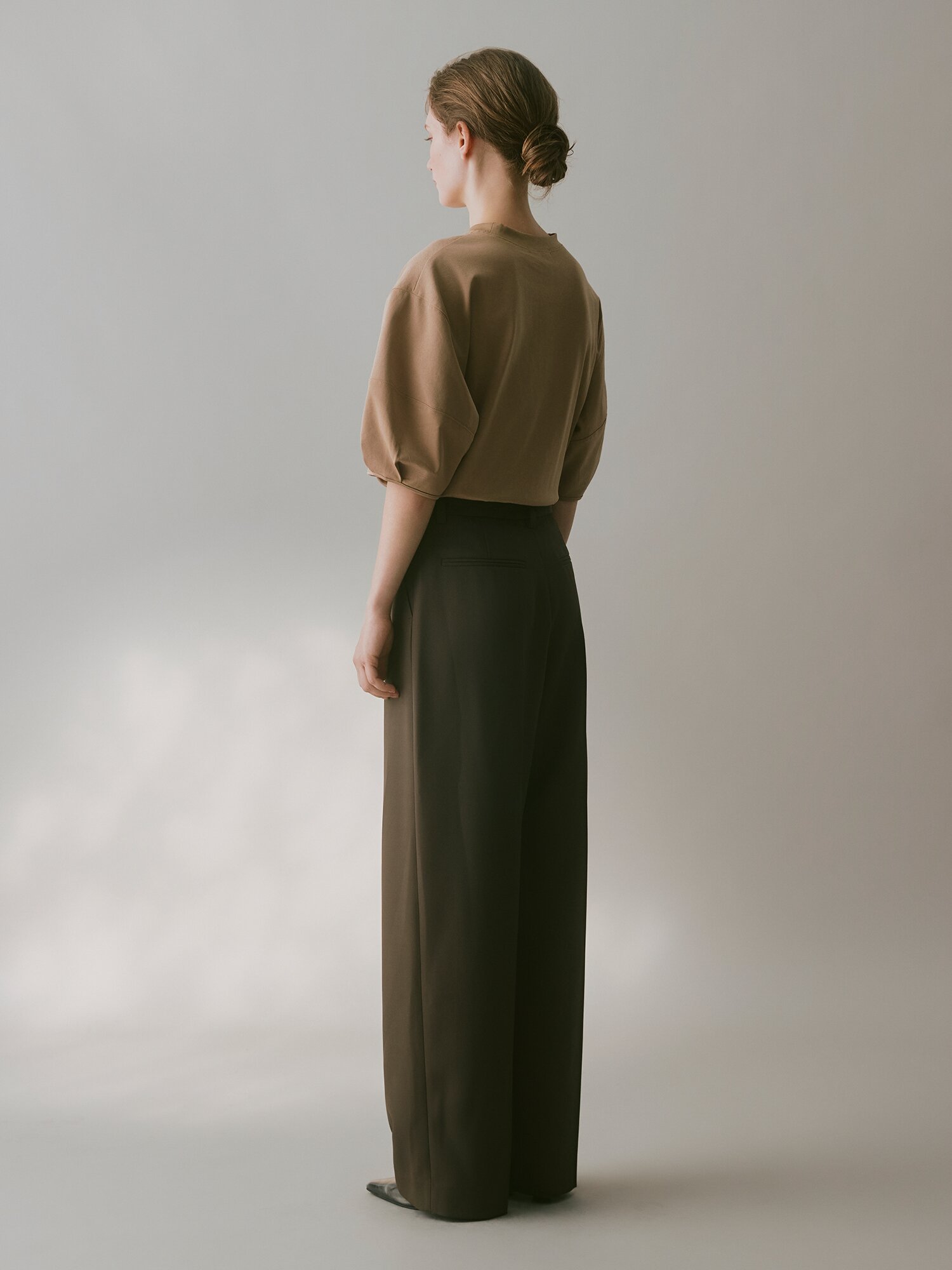 코튼 로고 자수 스티치 티셔츠 (BEIGE)