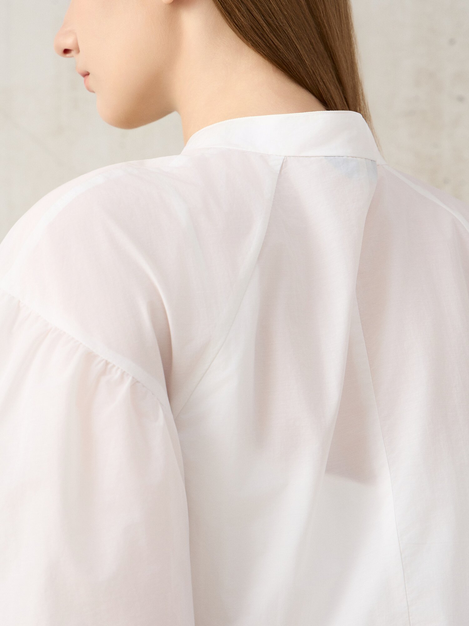 스탠드 칼라 러플 슬리브 블라우스 (WHITE)