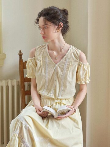 SR_Off-shoulder top